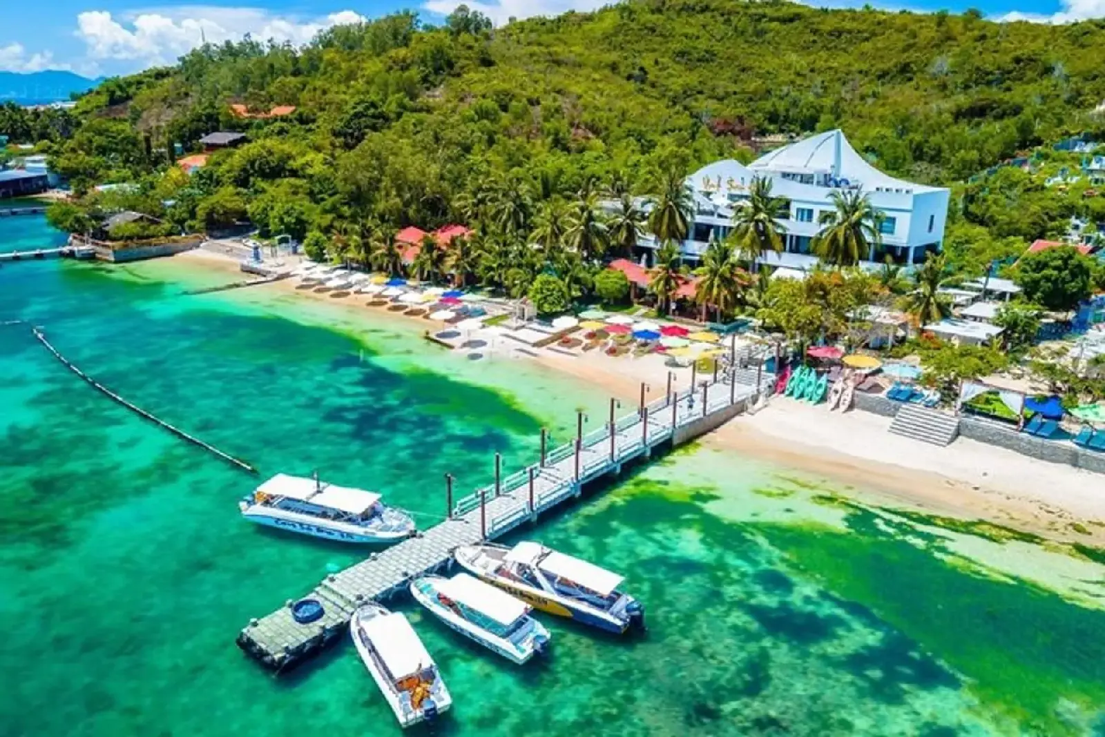 Hoàng hôn trên vịnh Nha Trang nhìn từ cano