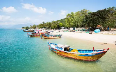 Khách đi cano ghép tour tham quan đảo Nha Trang