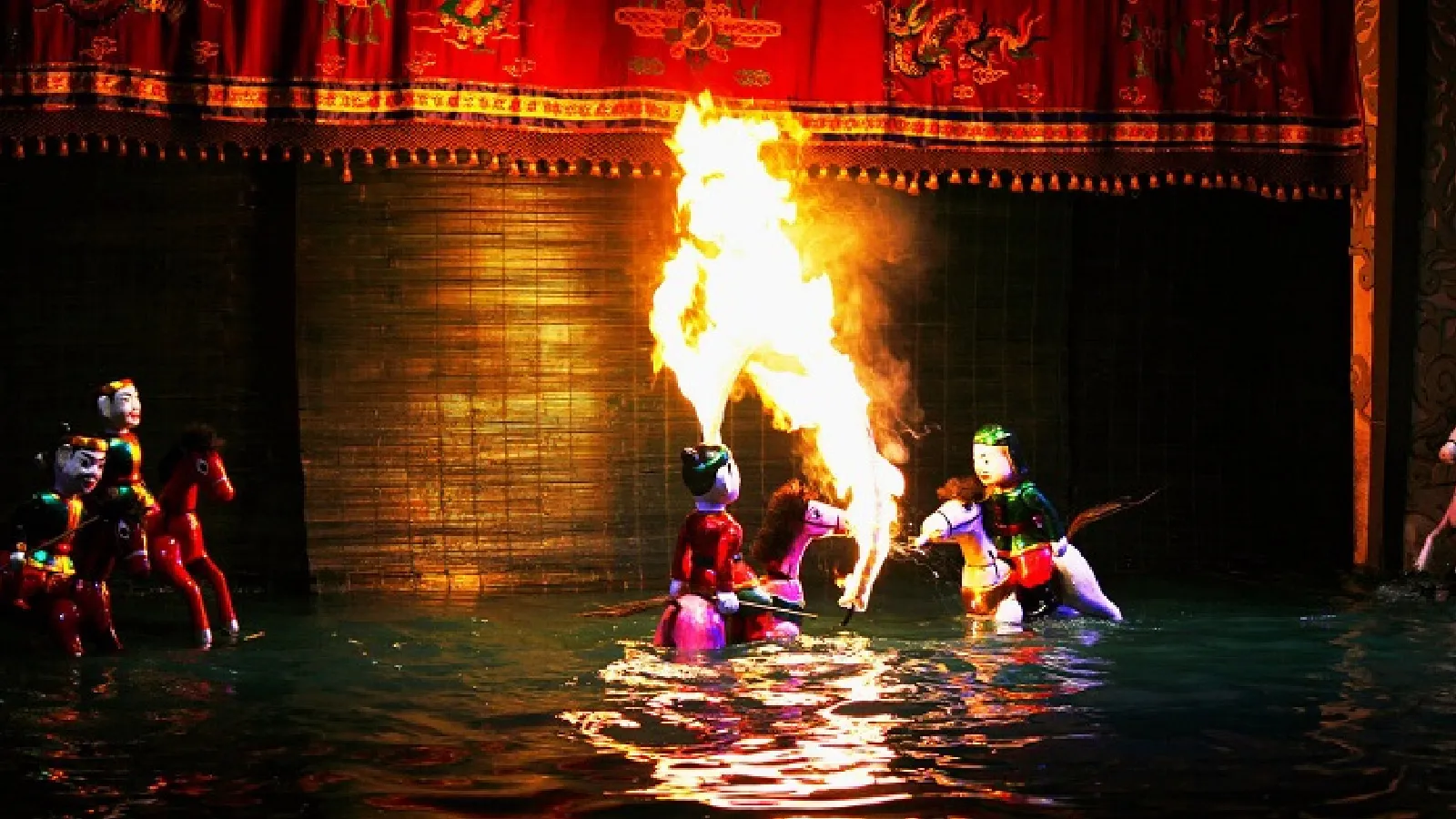 TOUR SÀI GÒN VỚI BIỂU DIỄN MÚA RỐI TRÊN NƯỚC VÀ DU THUYỀN ĂN TỐI — Hồ Chí Minh