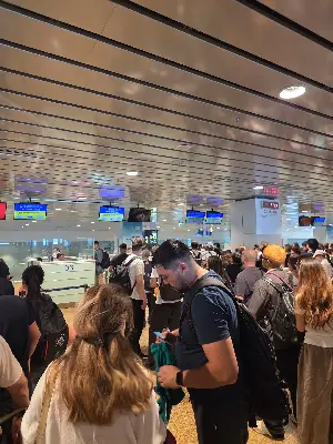 Đến sân bay Cam Ranh (Nha Trang) lần đầu: cẩm nang nhập cảnh, eSIM, xe đón & Fast Track 2026