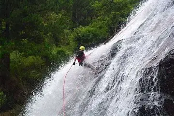 TOUR ĐÀ LẠT: PHIÊU LƯU CANYONING VIỆT NAM (ảnh 2)