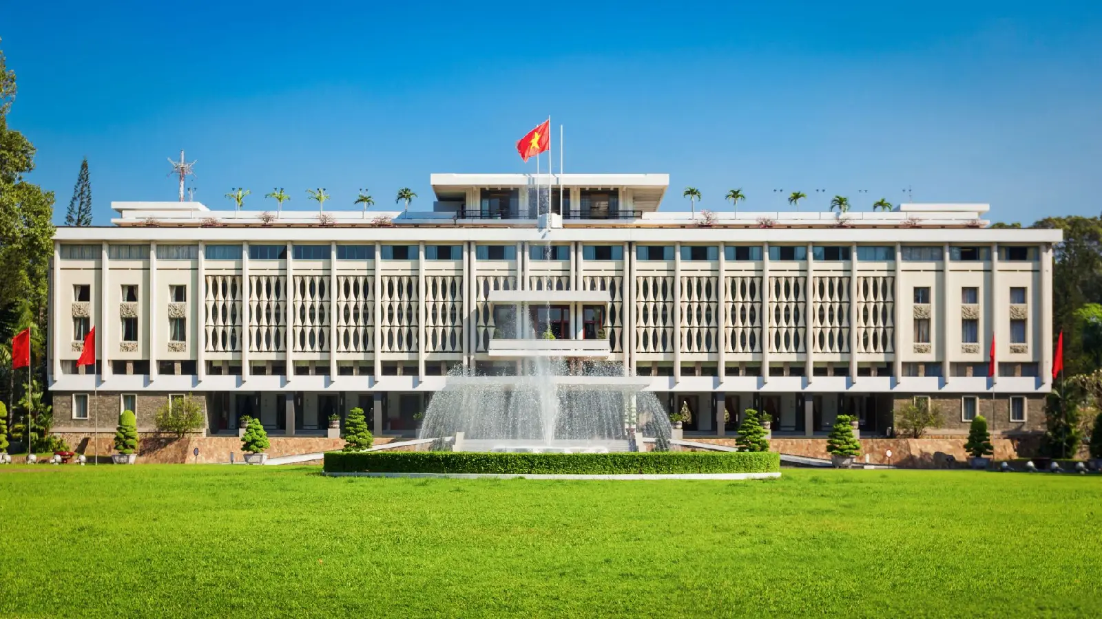 TOUR HỒ CHÍ MINH - DINH ĐỘC LẬP - MIẾU BÀ THIÊN HẬU - CHỢ LỚN - MỸ THO — Mỹ Tho