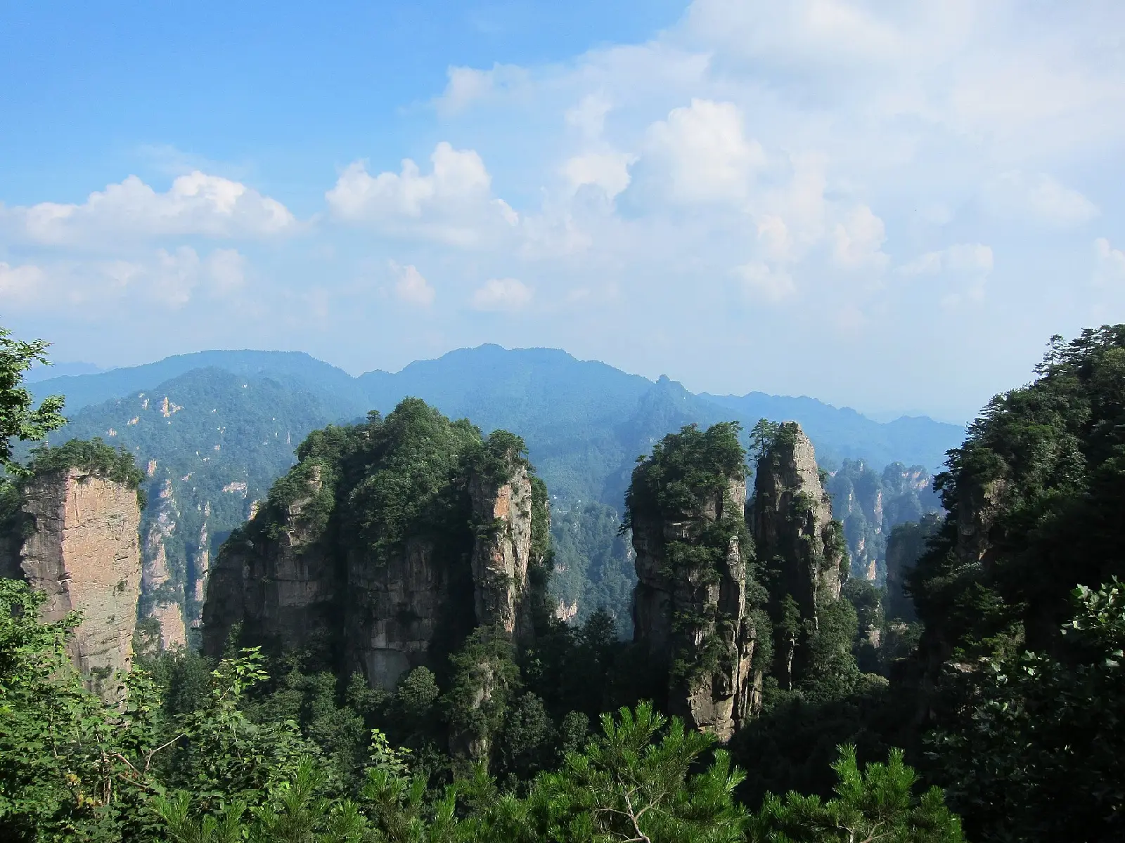 Tour Hà Nội - Trường Sa - Trương Gia Giới – Phượng Hoàng Cổ Trấn – Thất Tinh Sơn 6 ngày 5 đêm — Trung Quốc