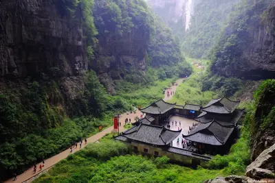 Tour Trùng Khánh - Vũ Long: Thiên Sinh Tam Kiều - Núi Tiên Nữ 6 ngày 5 đêm (ảnh 2)