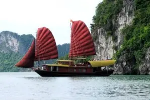 Du thuyền Việt Nam 2–3 ngày: Hà Nội – Bái Tử Long – tàu Huong Hai Sealife