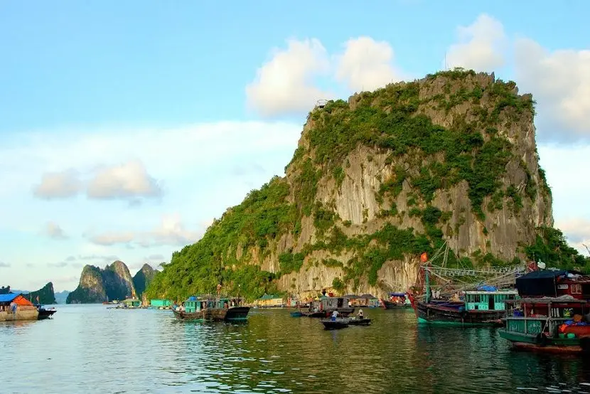 Tour Việt Nam 3 ngày: Hà Nội – vịnh Hạ Long – đảo Quan Lạn