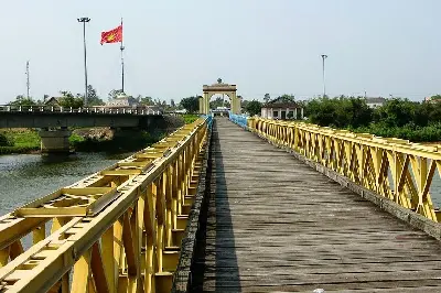 Tour Huế & vùng phi quân sự DMZ trong ngày