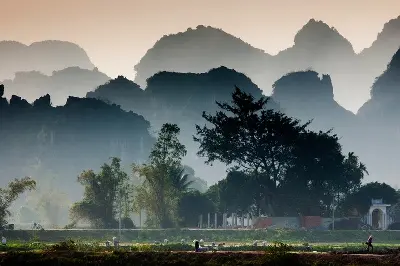 Tour Vietnam – Cambodia 15 days: Hà Nội – Ninh Bình – Hạ Long Bay – Huế (photo 4)