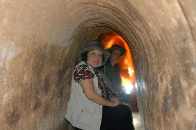 Tour Việt Nam 12 ngày: Hà Nội – TP.HCM – vịnh Hạ Long – Huế (ảnh 4)