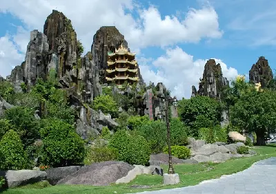 Tour Việt Nam 14 ngày: Hà Nội – TP.HCM – vịnh Hạ Long – Huế (ảnh 2)