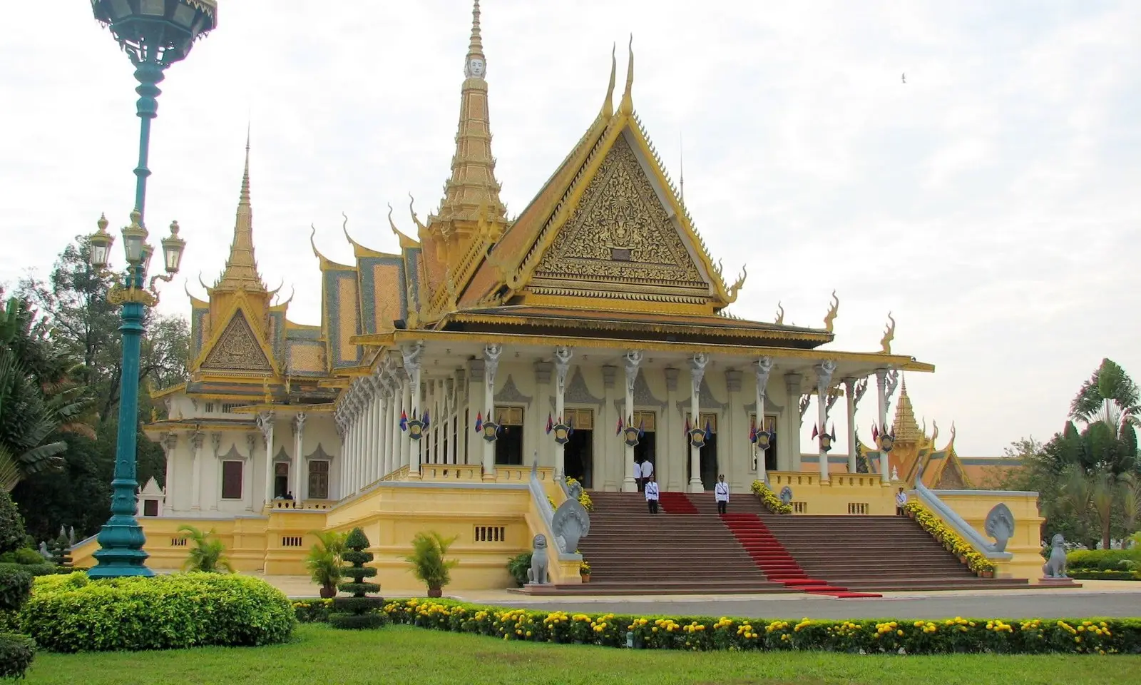 Tour trekking Việt Nam – Campuchia 19 ngày: Phnom Penh – Kep – Kratie – Siem Reap