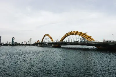 Xe đưa đón Đà Nẵng đi Hội An qua cầu Rồng sông Hàn