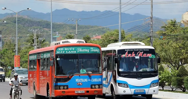 Xe khách đưa đón khách tại Nha Trang