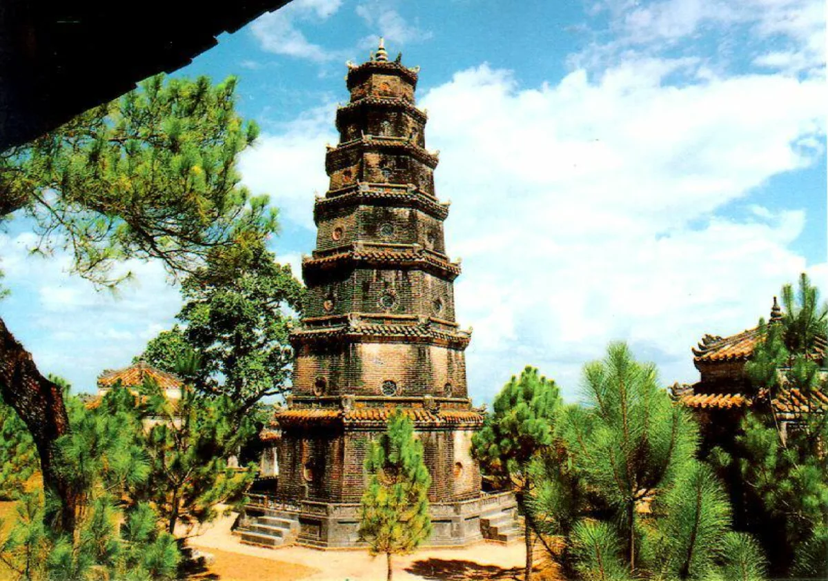 Tour Huế 1 Ngày Từ Đà Nẵng – Lăng Khải Định, Chùa Thiên Mụ & Đại Nội — Đà Nẵng — Huế, Việt Nam