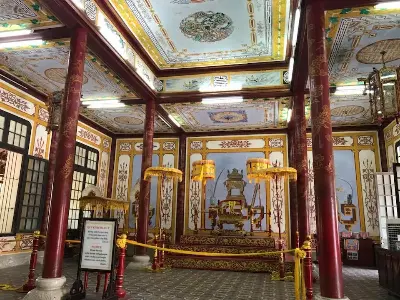 Tour Huế 1 Ngày Từ Đà Nẵng – Lăng Khải Định, Chùa Thiên Mụ & Đại Nội (ảnh 5)